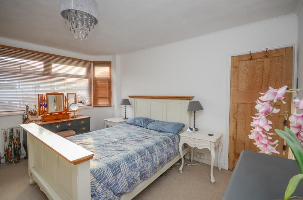 Bedroom 1 pic 2.jpg