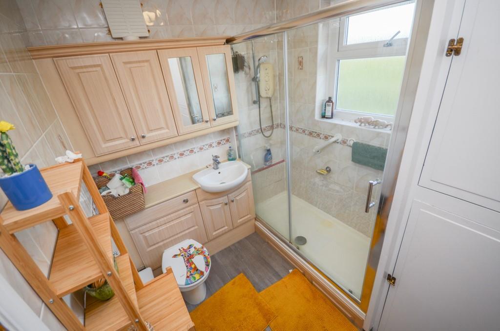 Shower room pic 2.jpg