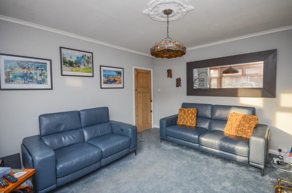 Lounge pic 2.jpg