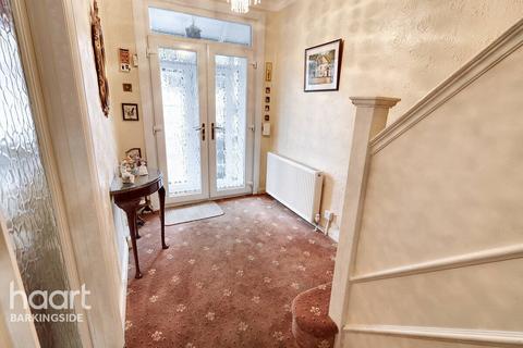 3 bedroom terraced house for sale, Springfield Drive, Gants Hill