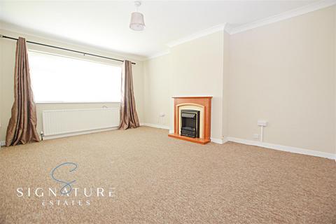 2 bedroom flat to rent, Green Street, Chorleywood