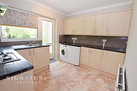 2 bedroom flat to rent, Green Street, Chorleywood