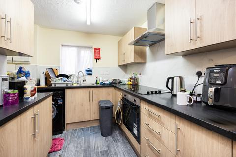 2 bedroom flat for sale, Hallywell Crescent, London E6