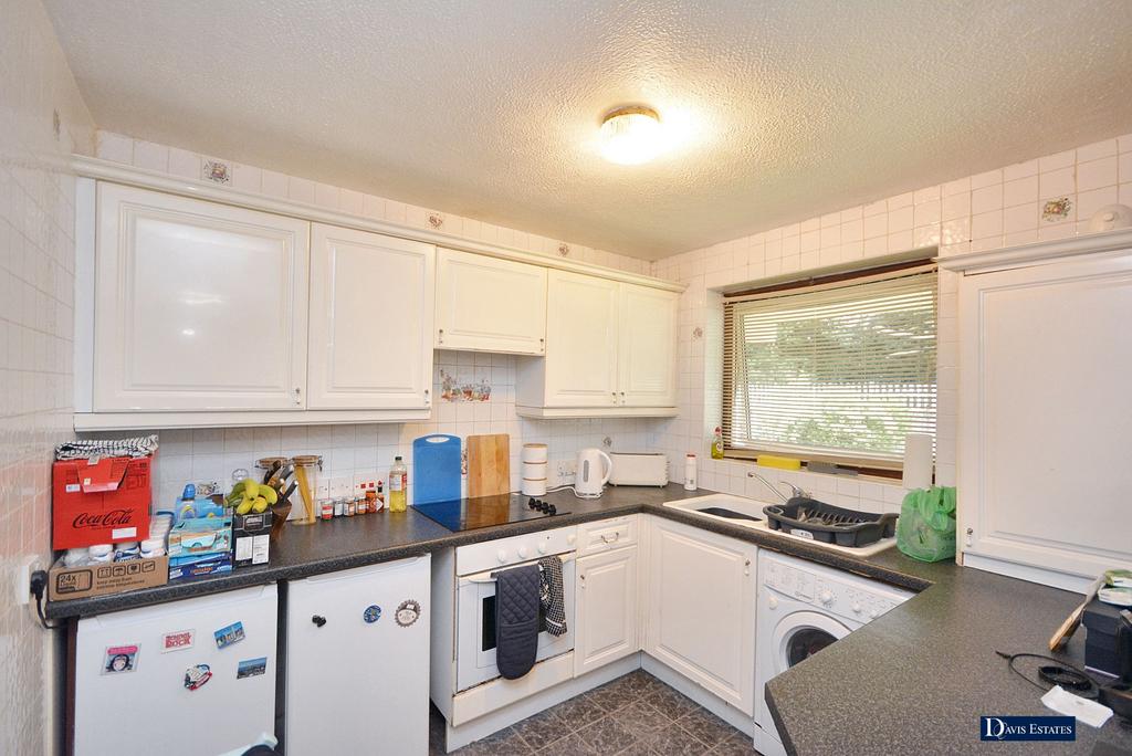 Hamilton Drive, Harold Wood, RM3 1 bed flat for sale £225,000
