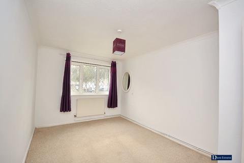 1 bedroom flat for sale, Hamilton Drive, Harold Wood, RM3