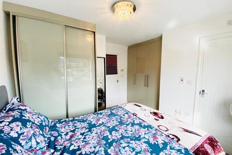 99 Eason Way, Ashton-under-lyne, OL6 9SX