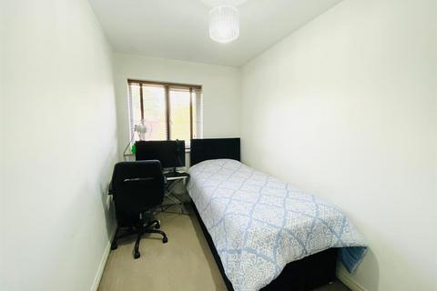 99 Eason Way, Ashton-under-lyne, OL6 9SX