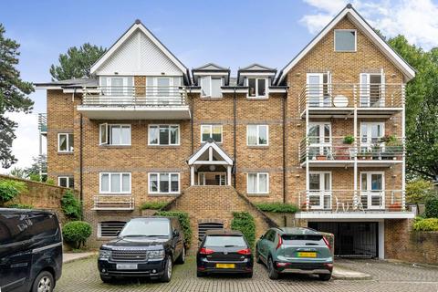 2 bedroom flat to rent, Hampton, Hampton, TW12