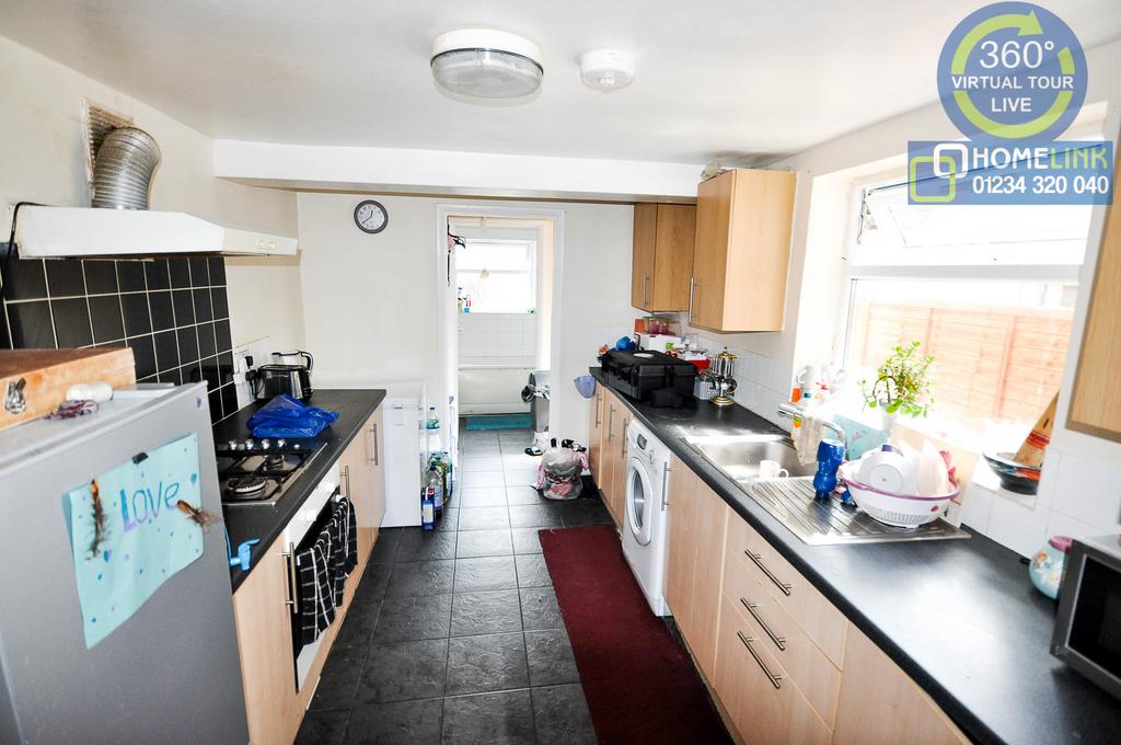 To Let 3 Bedroom  MK40 4 LE 05