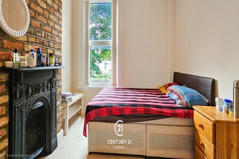 2 bedroom flat for sale, Francis Road, London E10 6PP