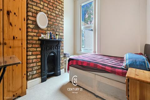 2 bedroom flat for sale, Francis Road, London E10 6PP