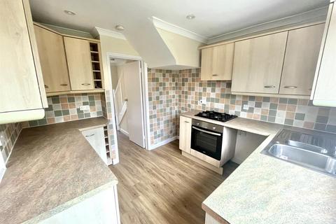 3 bedroom terraced house to rent, Hawkstown Gardens, Hailsham BN27