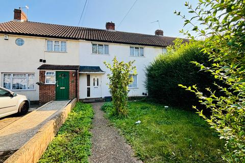 4 bedroom terraced house for sale, North Hyde Lane, Southall, Greater London, UB2