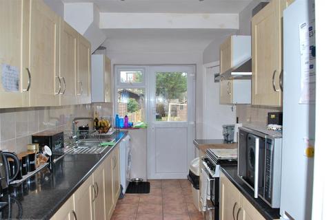 3 bedroom terraced house to rent, Manor Park Road, West Wickham, BR4