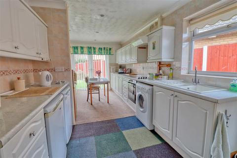 2 bedroom bungalow for sale, Clacton on Sea CO16