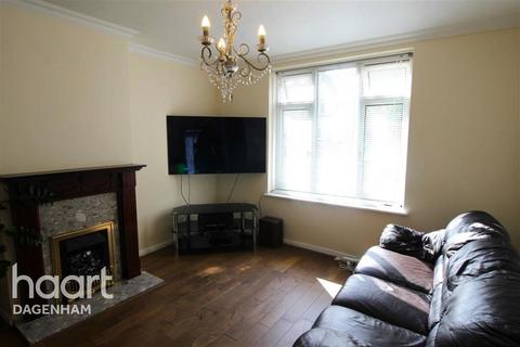 3 bedroom end of terrace house to rent, Fitzstephen Road Dagenham