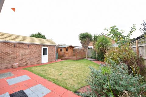 2 bedroom detached bungalow for sale, Leys Drive, Little Clacton