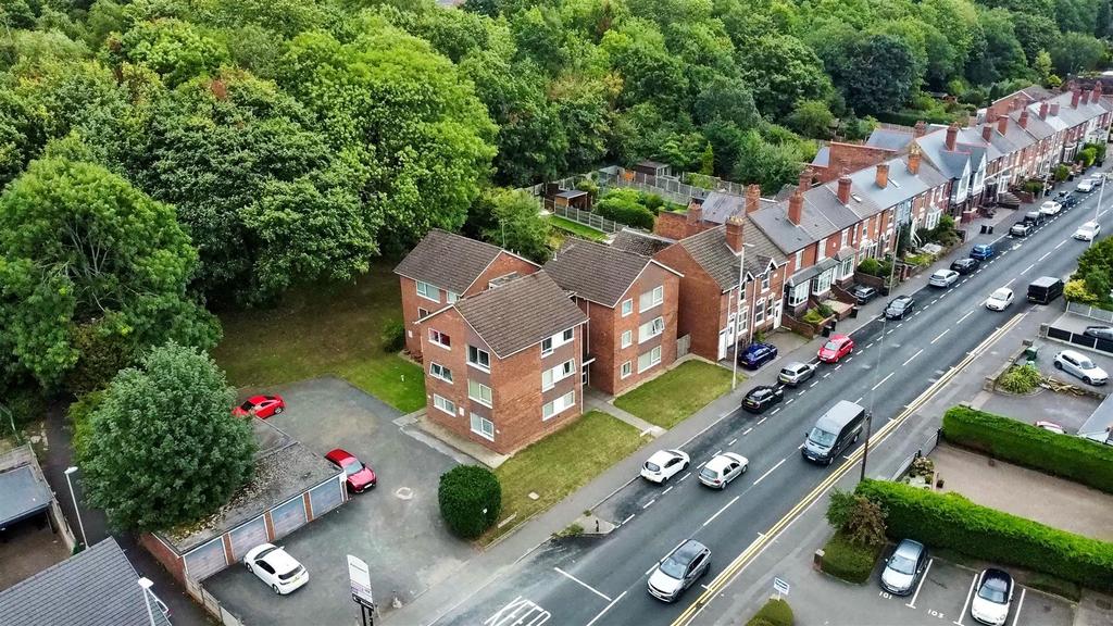 Haden Hill Road, Halesowen 2 bed apartment for sale £125,000