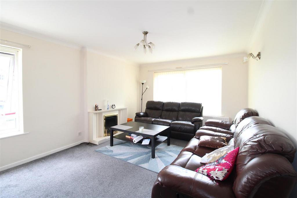 Haden Hill Road, Halesowen 2 bed apartment for sale £125,000