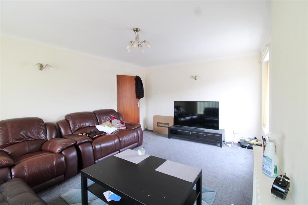 Haden Hill Road, Halesowen 2 bed apartment for sale £125,000