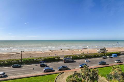 3 bedroom flat to rent, Heene Terrace, Worthing