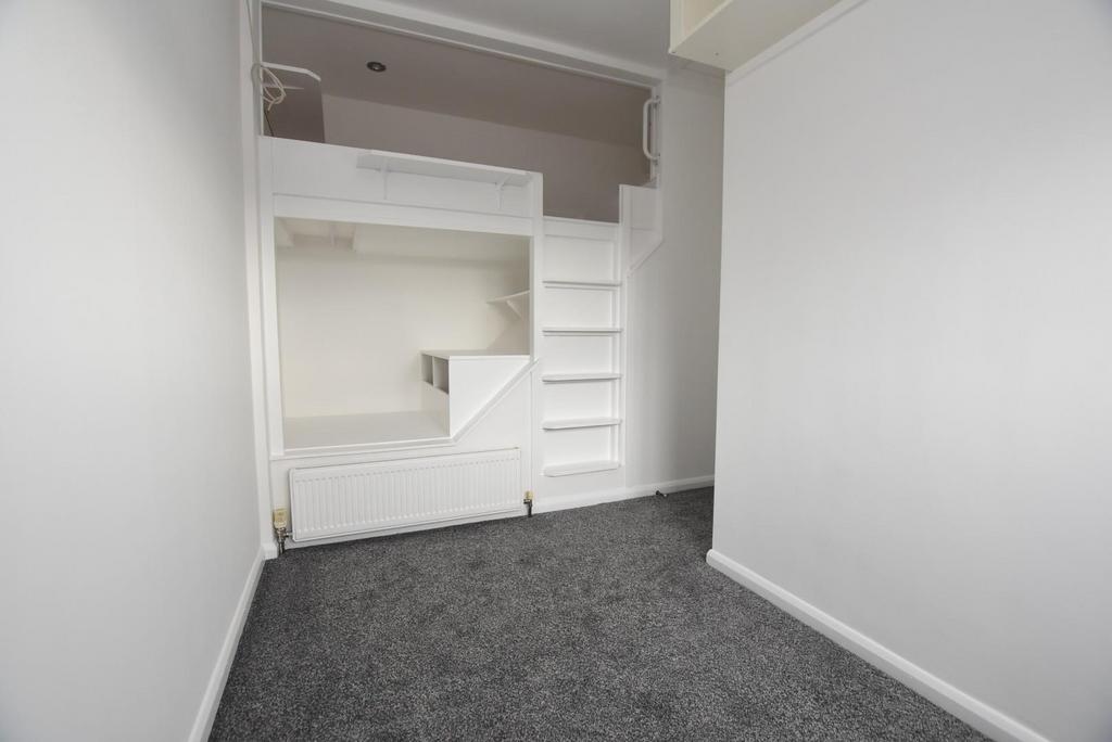 Bed 2.jpg