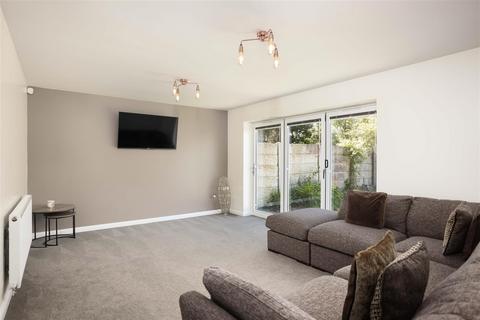 5 bedroom semi-detached house for sale, Birkdale Walk, Leeds LS17