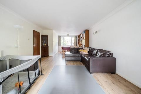 3 bedroom flat for sale, Thackeray Court, Ealing, W5