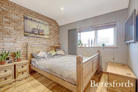 34 Fulbrook Lane, South Ockendon, RM15 5JY