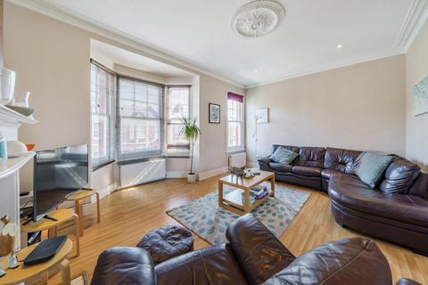 3 bedroom flat for sale, Thornbury Road, Brixton