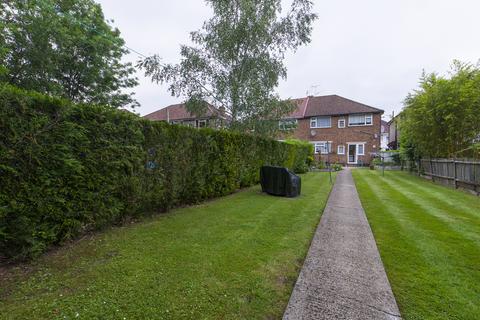 2 bedroom apartment to rent, Windsor Close, Northwood, HA6