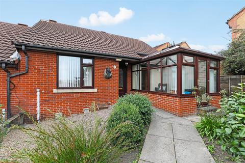 2 bedroom bungalow for sale, Hazel Bank, Alverthorpe, Wakefield, WF2