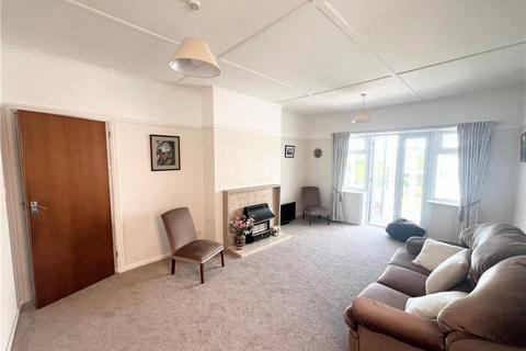 2 bedroom bungalow for sale, York Avenue, East Cowes, Isle of Wight