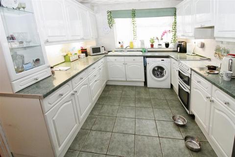 3 bedroom end of terrace house for sale, Snowhill Close, Bransholme, Hull