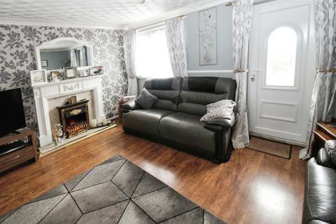 3 bedroom end of terrace house for sale, Snowhill Close, Bransholme, Hull