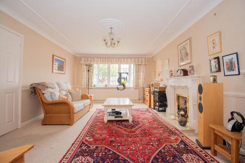 4 bedroom detached house for sale, Thornton Close, Leicester