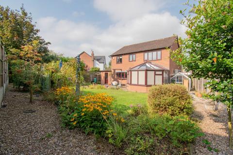 4 bedroom detached house for sale, Thornton Close, Leicester