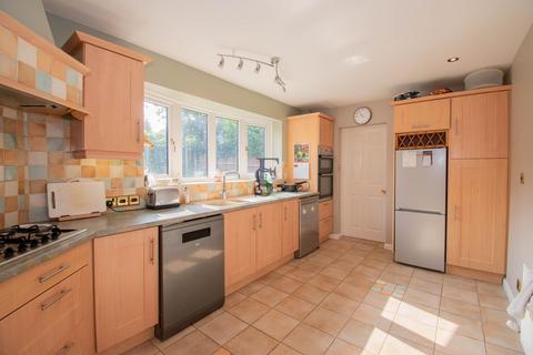 4 bedroom detached house for sale, Thornton Close, Leicester