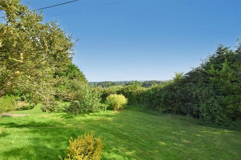 undefined, Llanarth