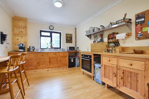 undefined, Llanarth