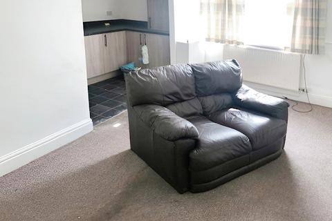 2 bedroom flat to rent, Manchester Road, Kearsley, Bolton, BL4