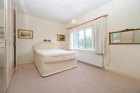 74 Westgate, Guiseley, Leeds, LS20 8HJ