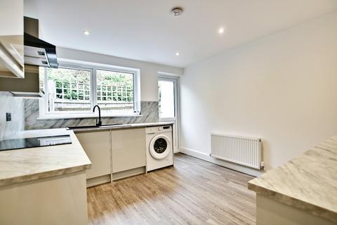 2 bedroom terraced house to rent, North Road, Bromley BR1