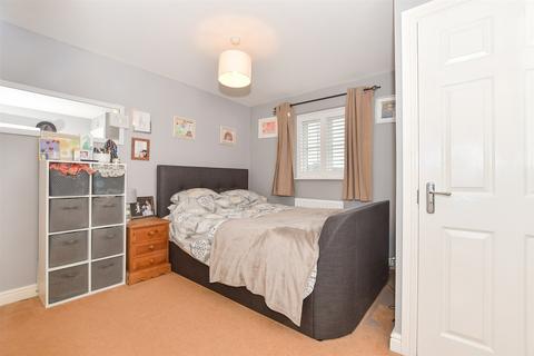 2 Bridge Close, Codmore Hill, Pulborough, RH20 1FH