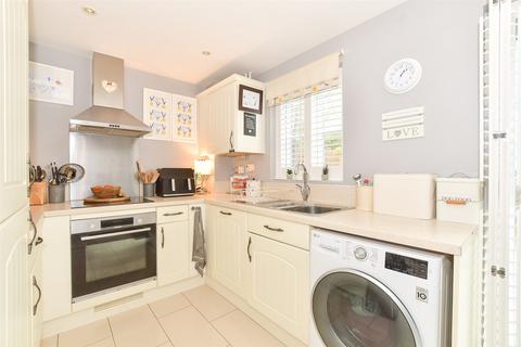 2 Bridge Close, Codmore Hill, Pulborough, RH20 1FH