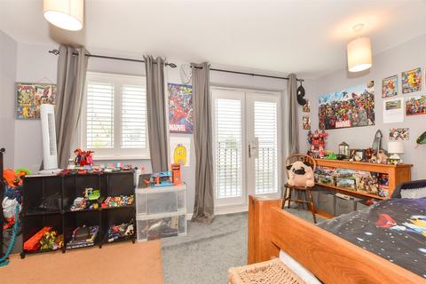 2 Bridge Close, Codmore Hill, Pulborough, RH20 1FH