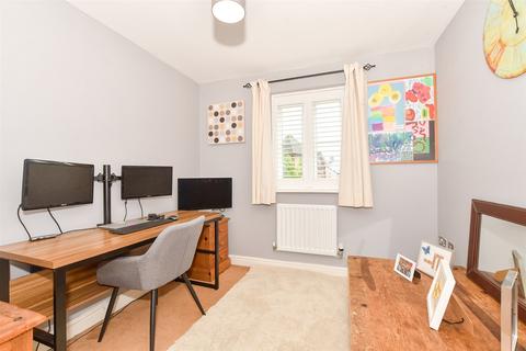 2 Bridge Close, Codmore Hill, Pulborough, RH20 1FH