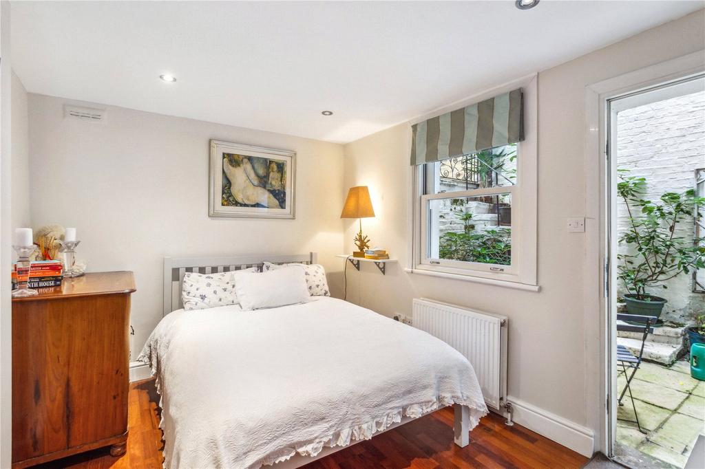Campden Grove, London, W8 2 bed apartment to rent £6,067 pcm (£1,400 pw)