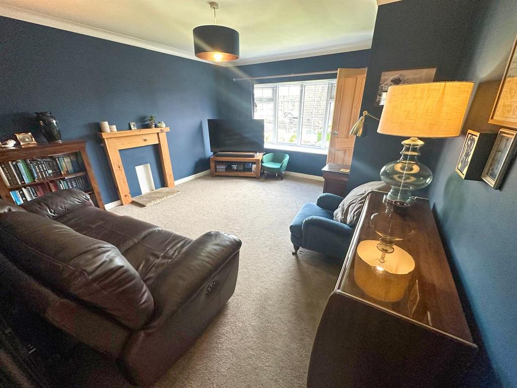 Park Road, Cross Hills 3 bed terraced house for sale £200,000