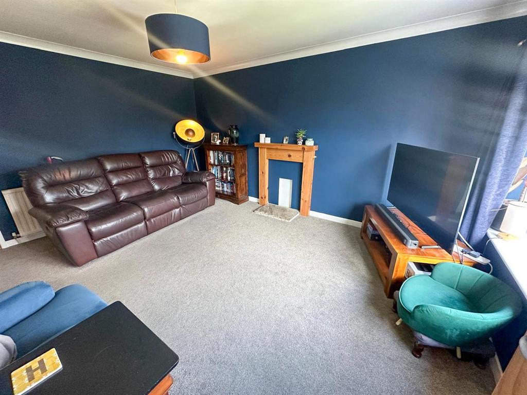Park Road, Cross Hills 3 bed terraced house for sale £200,000